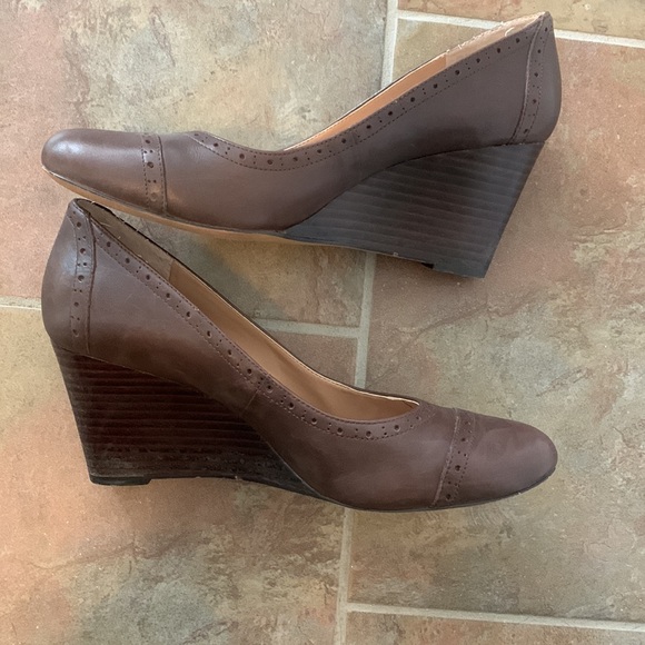 Kelly & Katie Wedge - Picture 2 of 3